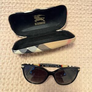 Burberry Black and Beige Sunglasses